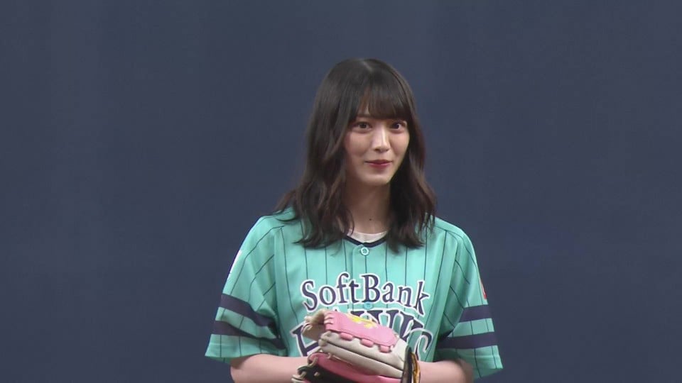 バースデー始球式!! 「鷹の祭典 2023 in大阪」の試合に櫻坂46の森田ひかるさんが登場!!  2023年7月10日 福岡ソフトバンクホークス 対 埼玉西武ライオンズ