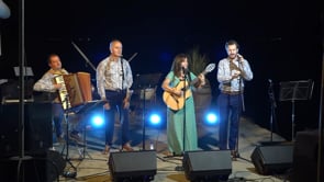La Cantadeta omple de gent i havaneres el Port d'en Perris
