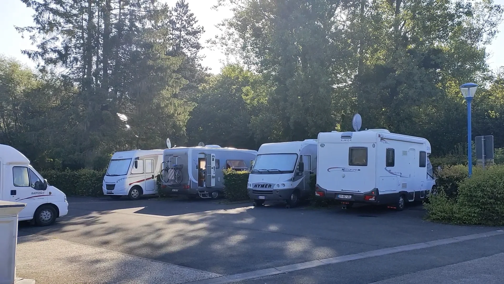 camping waschtisch BOXIO WASH PLUS mobiles Waschbecken mit Campingdusche