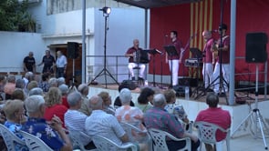 Cavall Bernat omple el pati del Casal del Jubilat