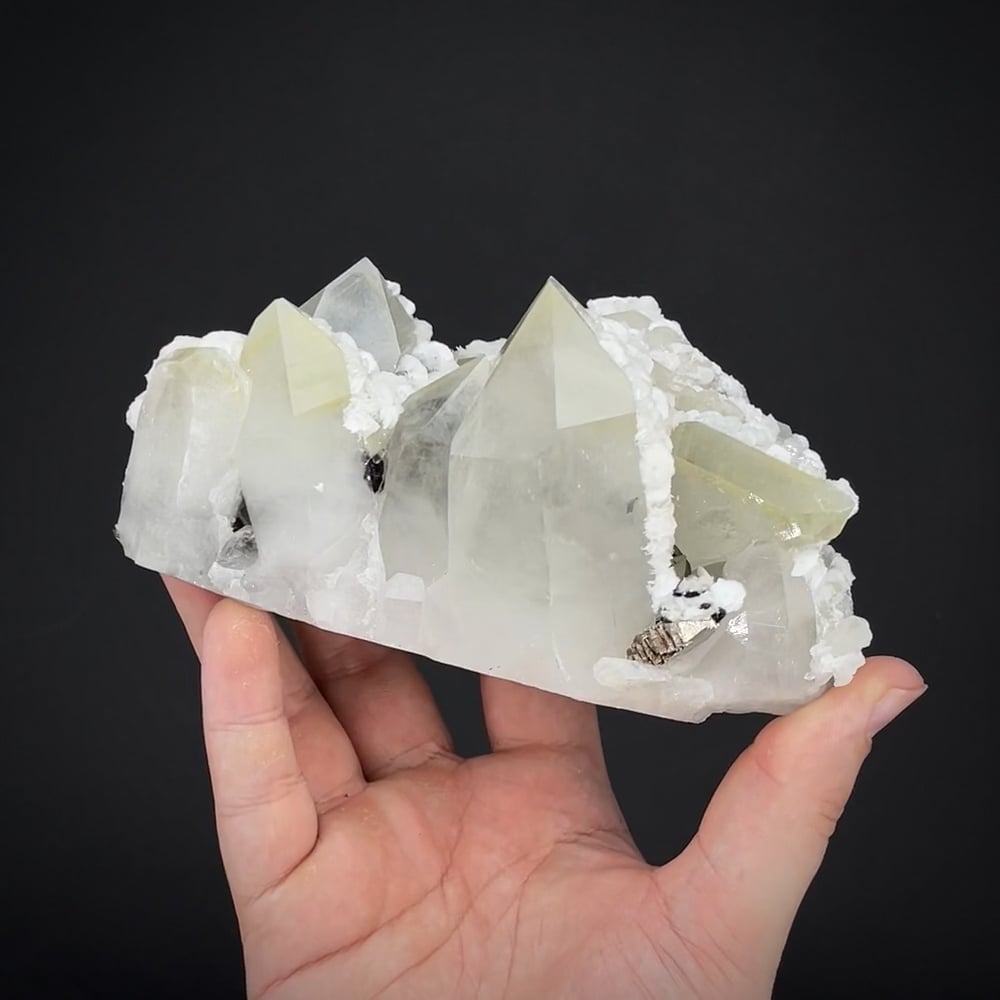 Helvine in Quartz w/ Calcite & Arsenopyrite on Vimeo