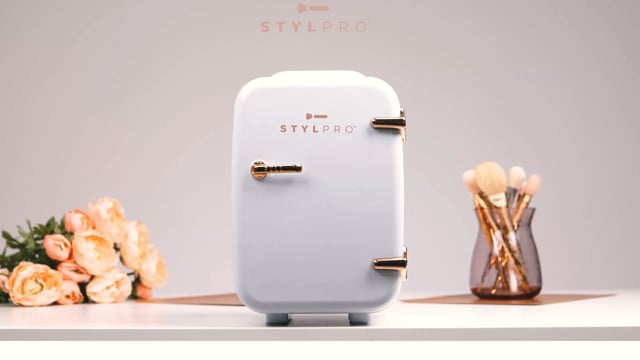 Hero Video StylPro Beauty Fridge (vidéo en anglais)