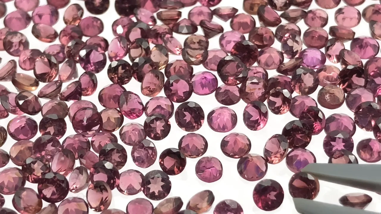 ピンクトルマリン 穴なしラウンドファセットカット3×3mm 3粒｜天然石