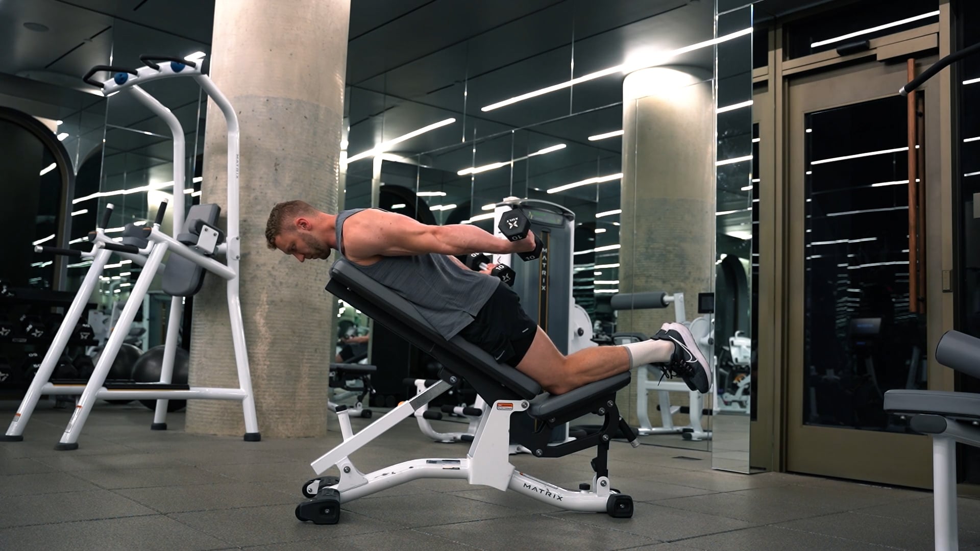 Incline Dumbbell Kickback With Rotation on Vimeo