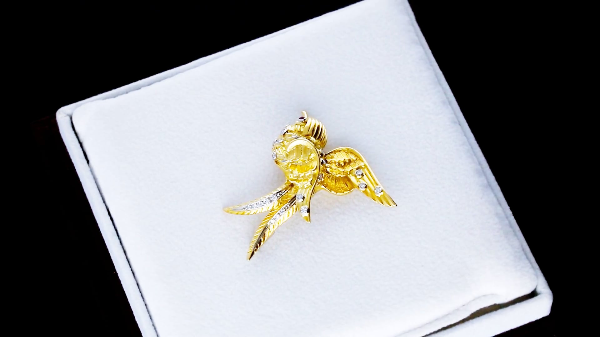 Broche En Or 18 Carats - Oisillons Dans Un Nid Avec Rubis, Perles Et Diamants - Occasion