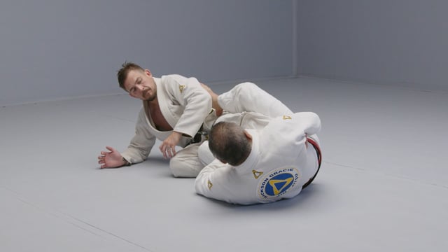 Foot lock when escaping the mount position