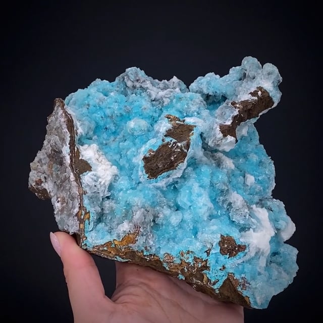 Aurichalcite included in Calcite