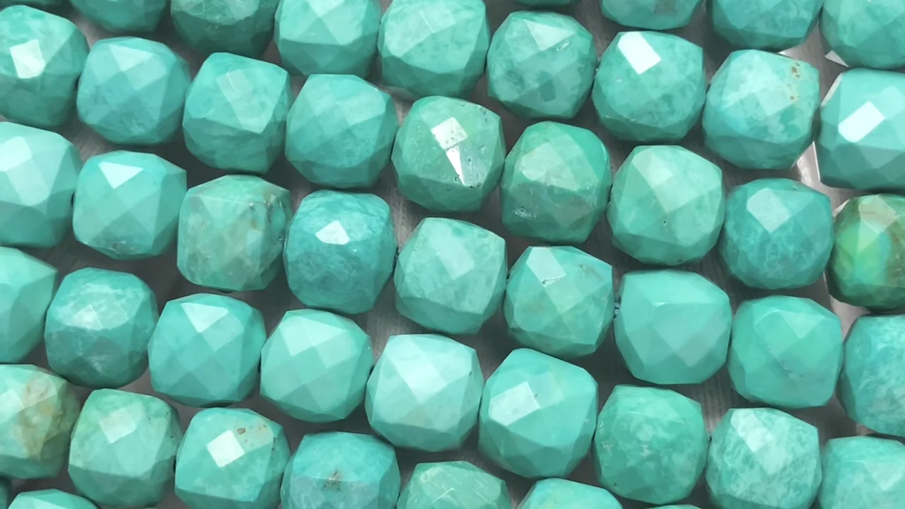 マグネサイトターコイズ キューブカット7×7×7mm 【グリーン】 1連(約