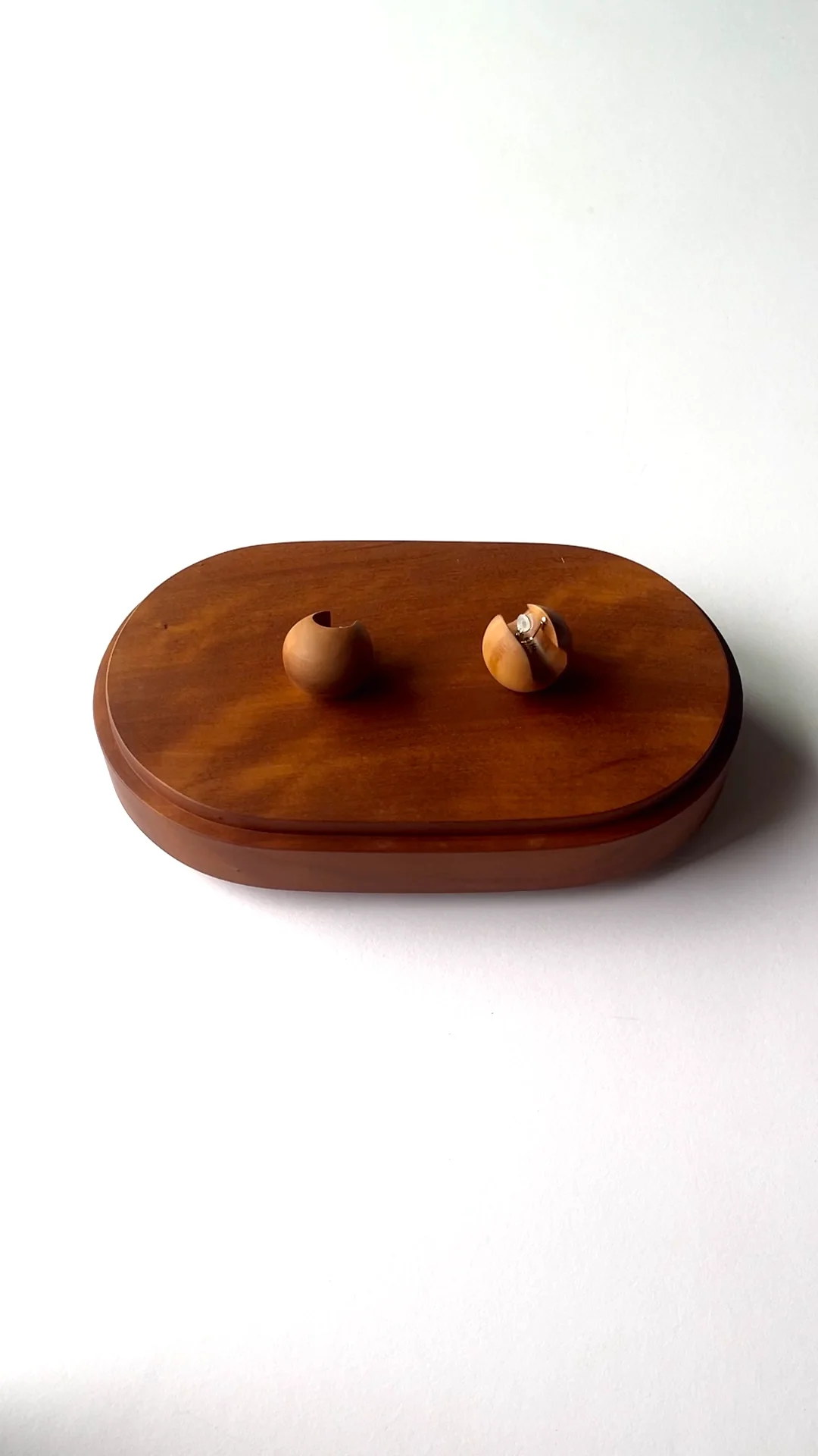 su HA wood ball hoop earrings えんじゅ K18 Wood ball – su Ha