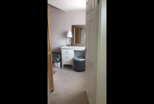 Room for a  professional single female occupancy Main Photo