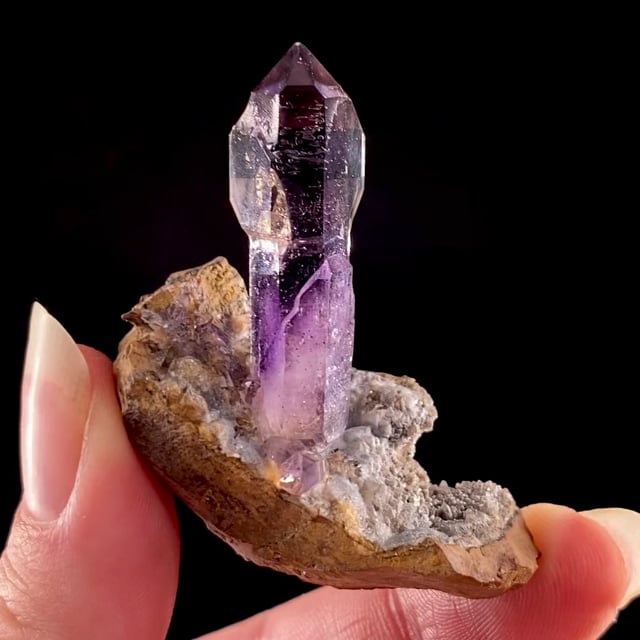 Quartz var: Amethyst (scepter)