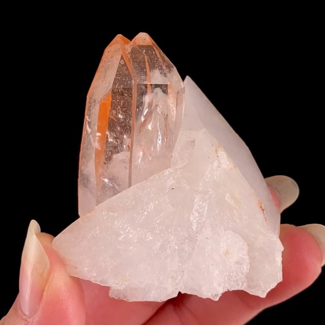 Quartz with iron oxide coating