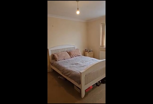 Large double bedroom in Bearwood house share Main Photo