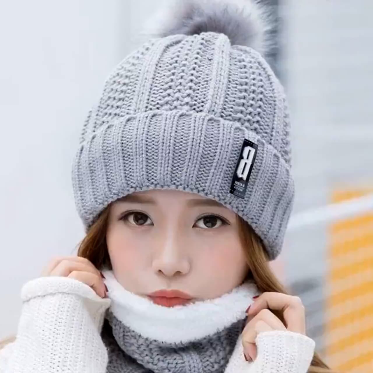 Вязаная зимняя шапка для девочки