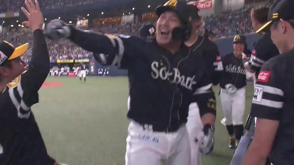 【5回表】勝ち越し弾で笑顔溢れる!! ホークス・甲斐拓也 バックスクリーンへの3ランHR!!  2023年7月26日 オリックス・バファローズ 対 福岡ソフトバンクホークス