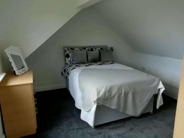 ** Lovely New Modern Rooms - All Bills Included! Main Photo