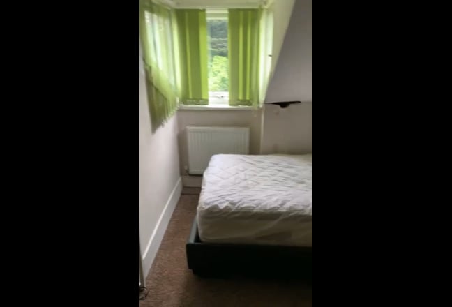 Single Room on 2nd Floor of a 7-Bedroom Hou Main Photo