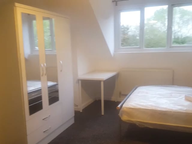 Superb En Suite Room Near NGH & Meadowhall Main Photo