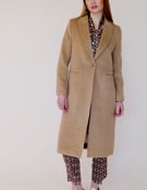 Vídeo: ABRIGO KATHERIN EMB CAMEL COAT