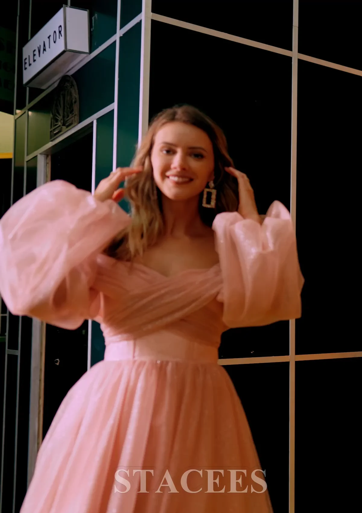 Robe Bébé BEBE - Profond Décolleté En V, épaules Dénudées - Taille XXS 0 - Avec étiquette