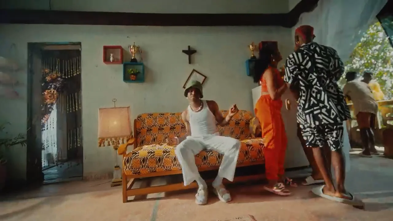 Rema - Calm Down (Official Music Video) (1)