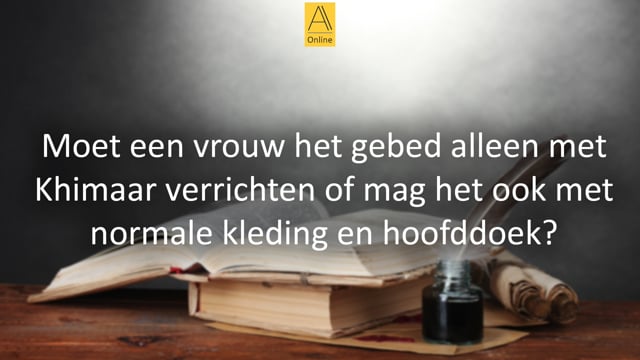 Bidden met normale kleding en hoofddoek