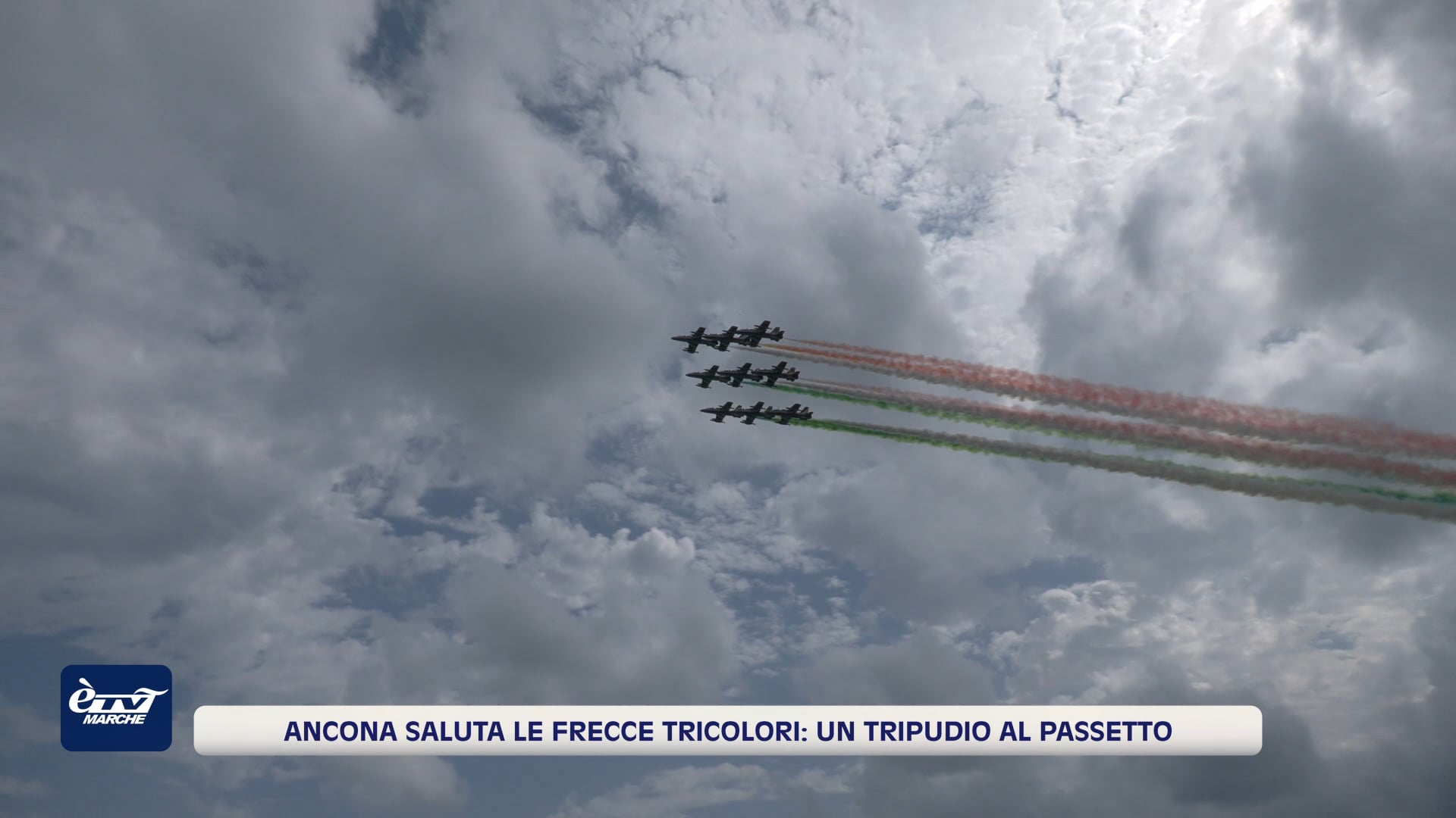 Ancona saluta le Frecce Tricolori, un tripudio al Passetto - VIDEO