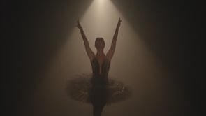 Cenas como bailarina em “Tendu”