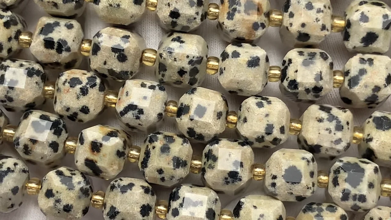 ダルメシアンジャスパー キューブカット8～9×8～×9×8～9mm 1連｜天然石