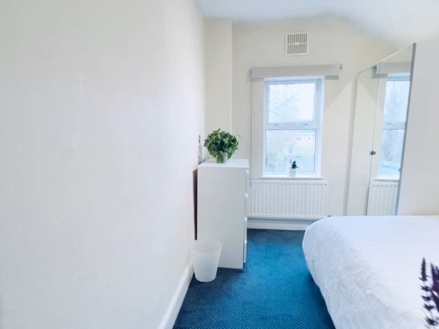 Smart double room in female house share (57MR) Main Photo