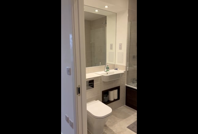 Luxurious Double Room - London Views  Main Photo