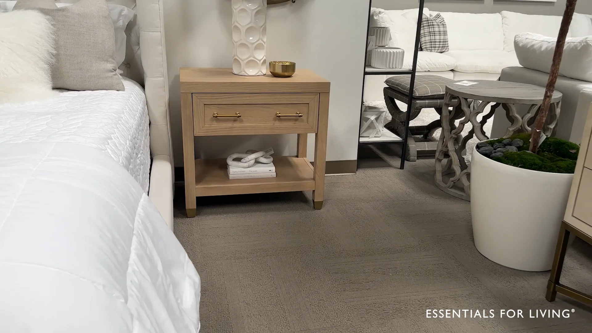 アントステラ　シェルフ Stella 1-Drawer Nightstand | Essentials For Living