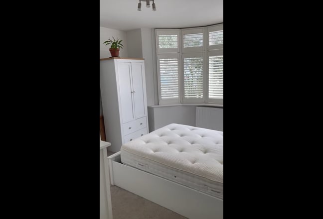 Double room by Streatham Common Station Main Photo