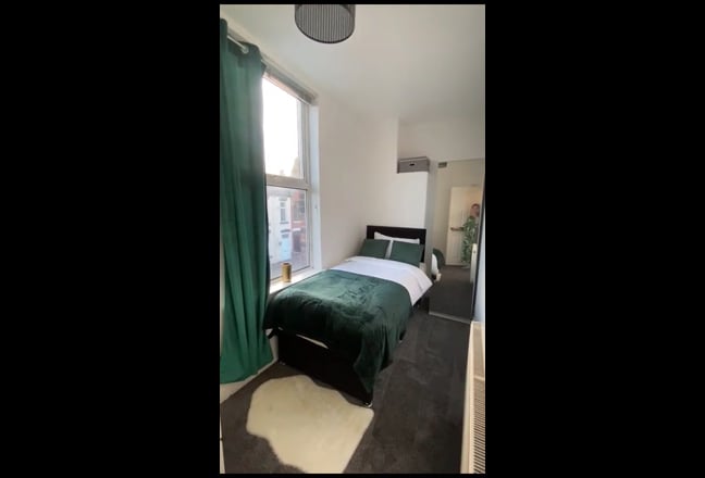 New room available in Prime Location! Main Photo