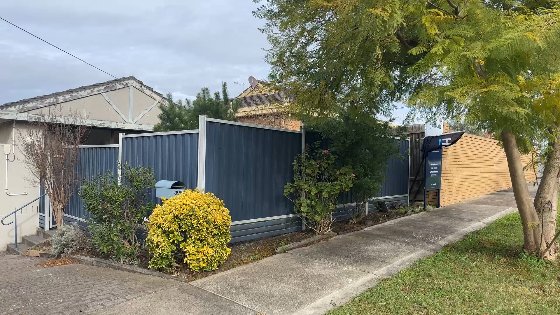 Harcourts Rata & Co LIVE Auction 39B Ramleh Rd, Reservoir/ Auctioneer