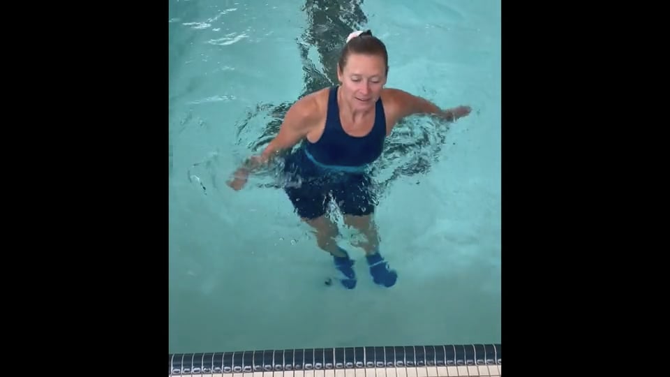 Hand Flutters  Video and tips for toning arms in the pool