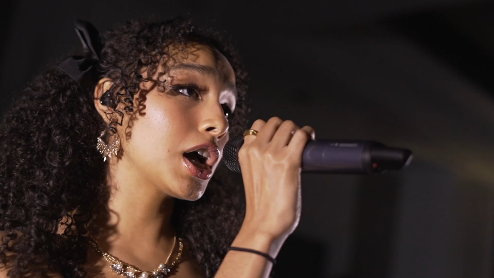 Shantel W sings "Lady Marmalade"