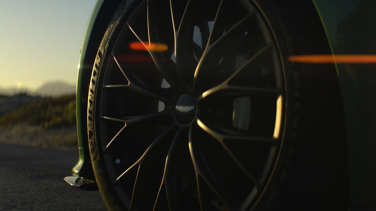 Aston Martin - DB12