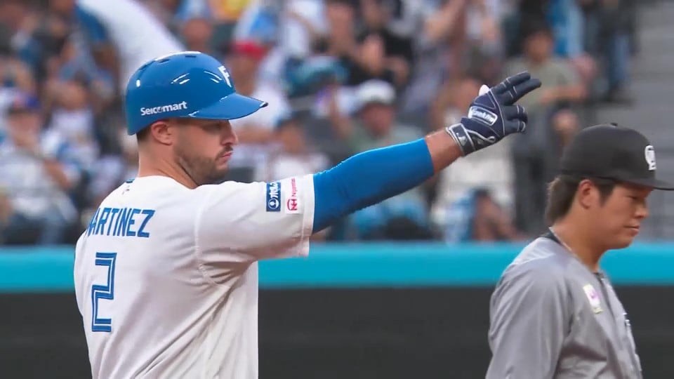 【1回裏】初回から幸先よく先制!! ファイターズ・マルティネスのタイムリー2ベースヒット!!  2023年8月15日 北海道日本ハムファイターズ 対 千葉ロッテマリーンズ