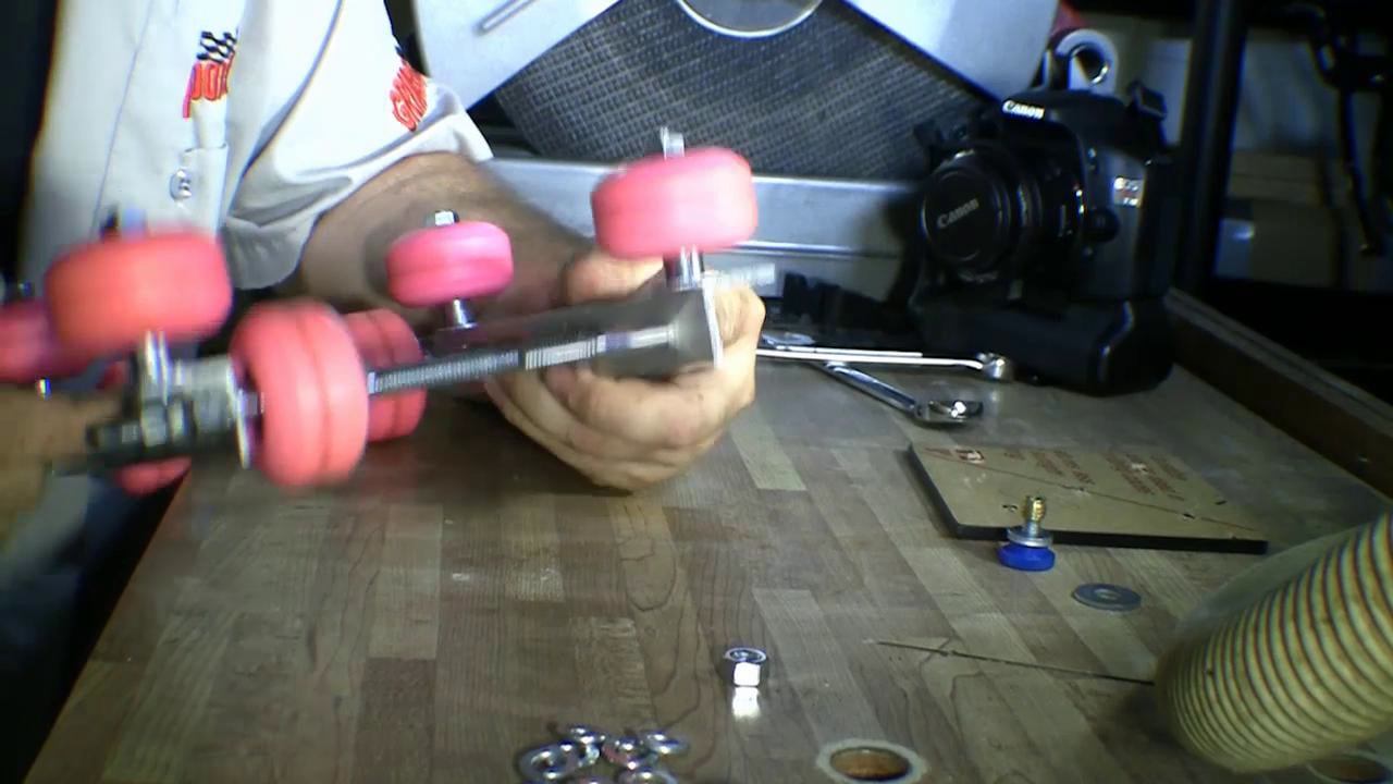 DIY Inexpensive Camera Slider on Vimeo