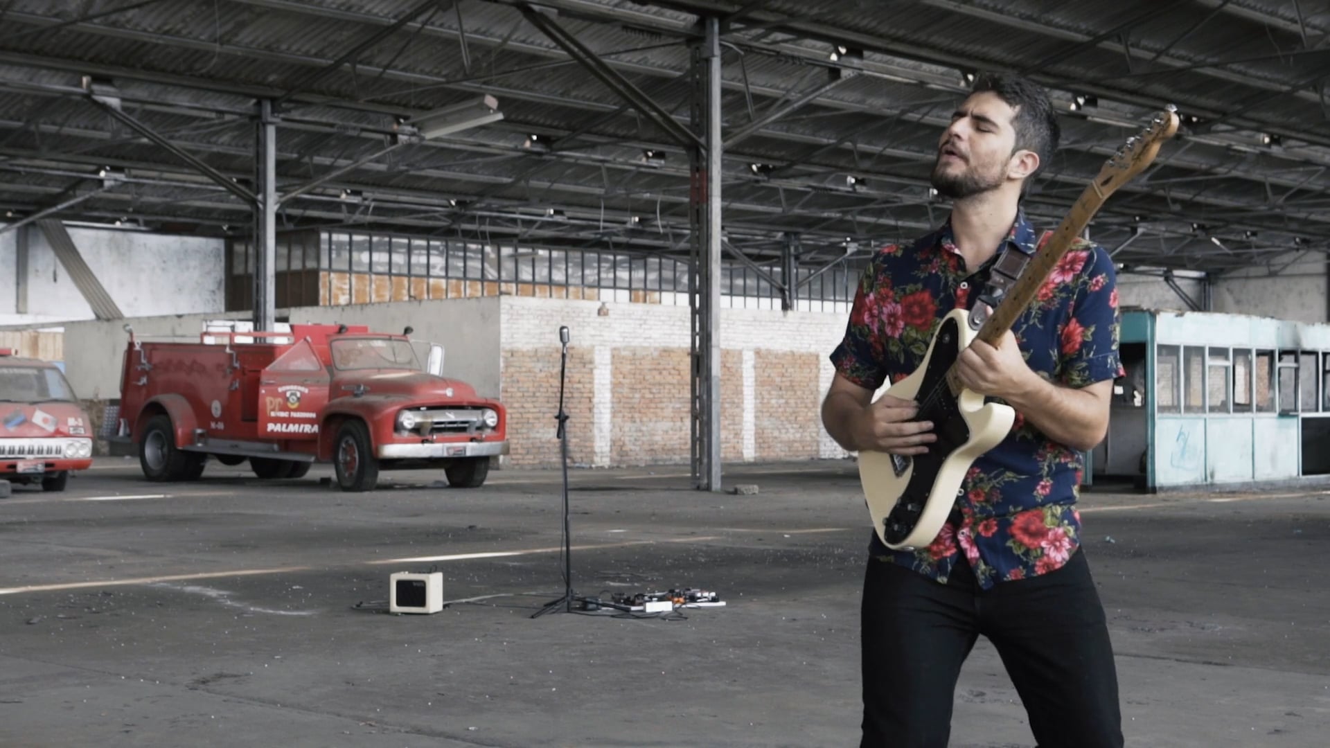 Ed Lirzarazo - Me quedo bailando