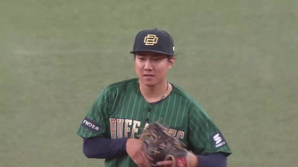 【6回表】投手を救う好守!! バファローズ・宜保翔 華麗なグラブトスでアウトを奪う!!  2023年8月16日 オリックス・バファローズ 対 福岡ソフトバンクホークス
