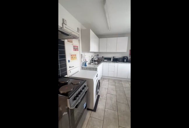 Video 1: Room 1: The rent is £254pw with bills included. (Available 29/10/25)