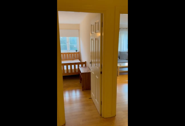 Private en-suite room in a flat Main Photo