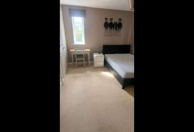 Very large double room in modern house Main Photo