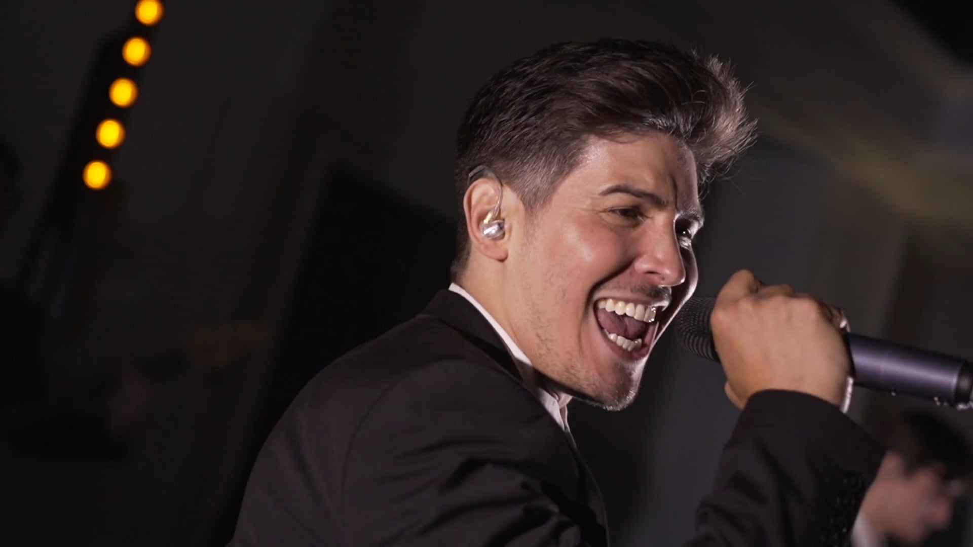 Carlos C sings "24k Magic"