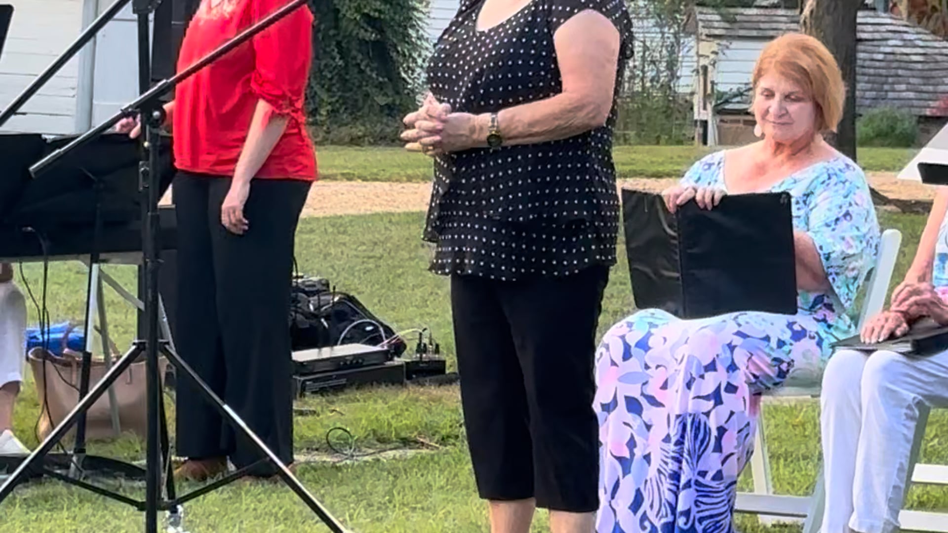 Anne singing "Summertime" at Gari Melcher's Art After Hours