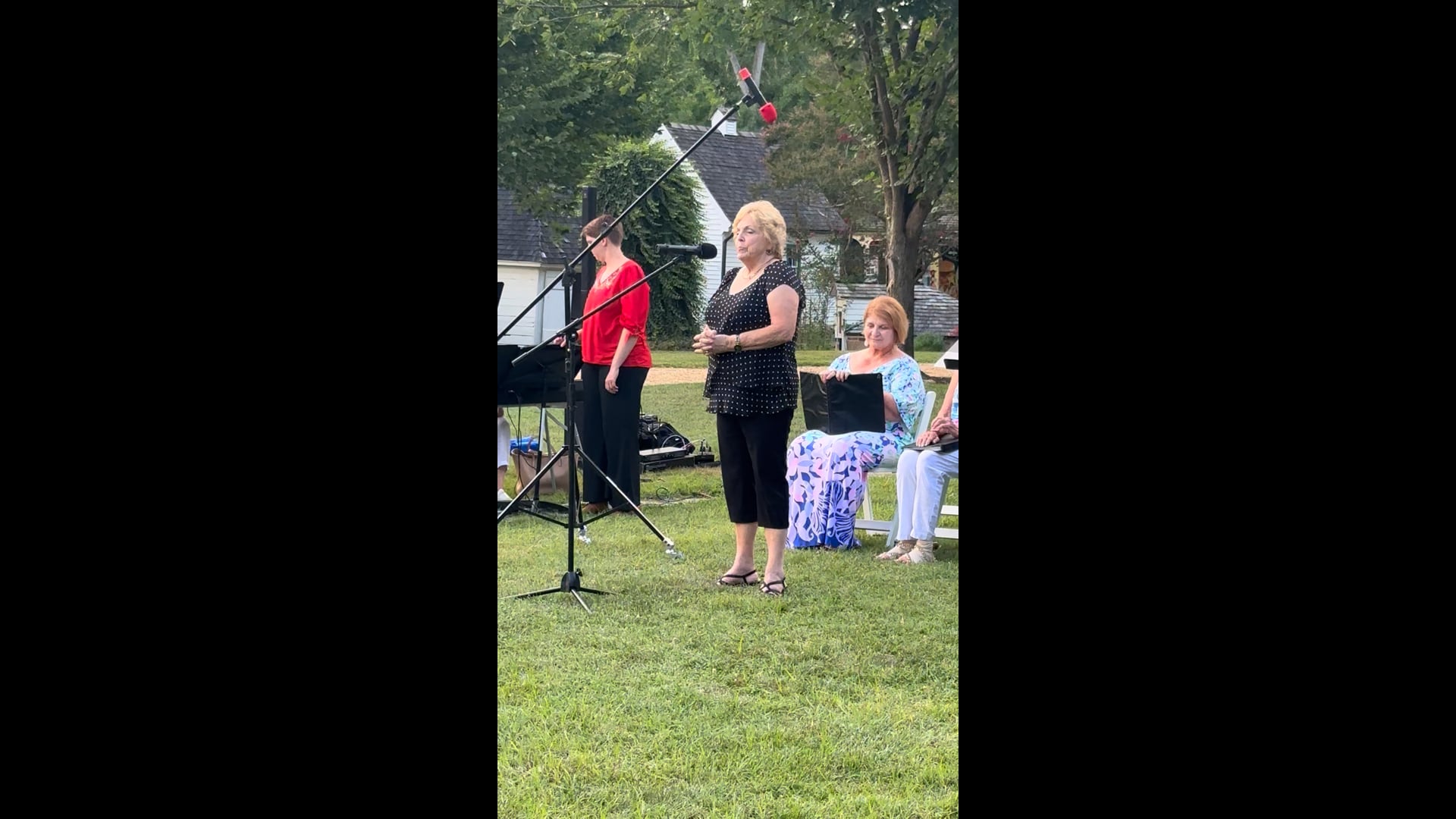 Anne singing "Summertime" at Gari Melcher's Art After Hours