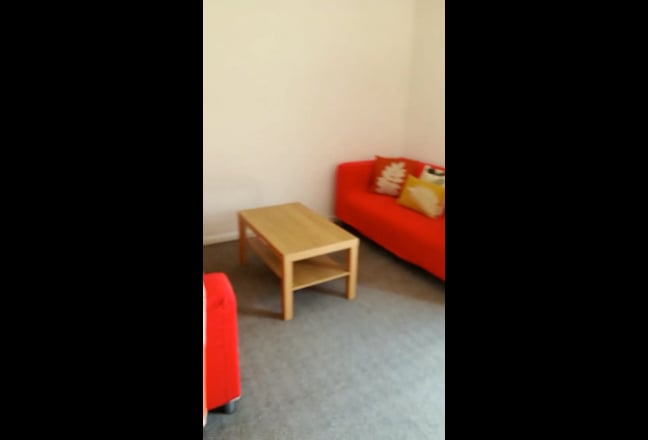 Whole 4 bedroom house Main Photo