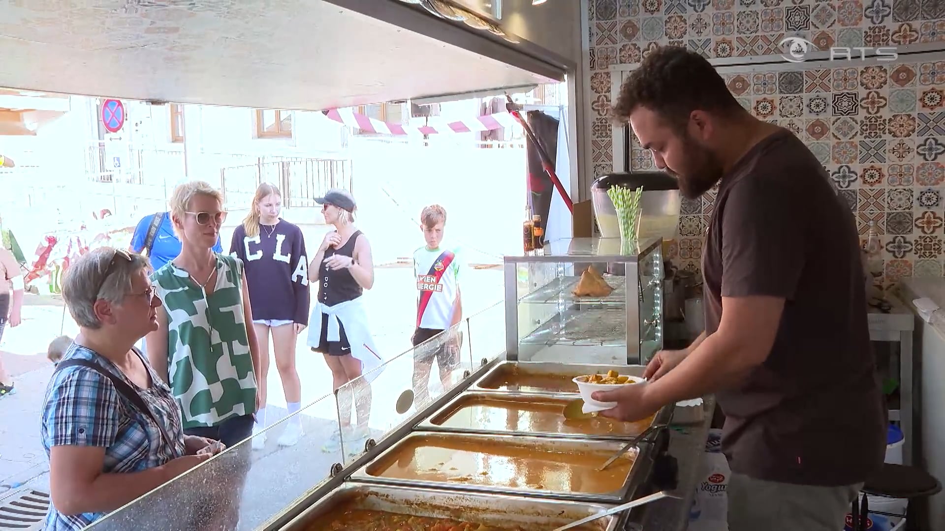 street-food-market-in-mittersill-von-veganer-bowl-bis-zum-fleischigen-hamburger